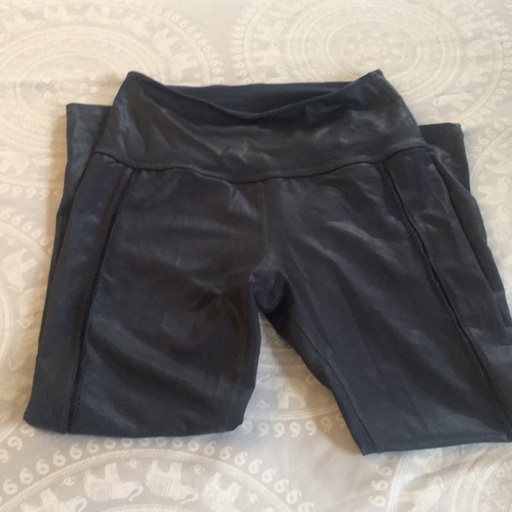 Beyond Yoga navy faux leather leggings. Size M.